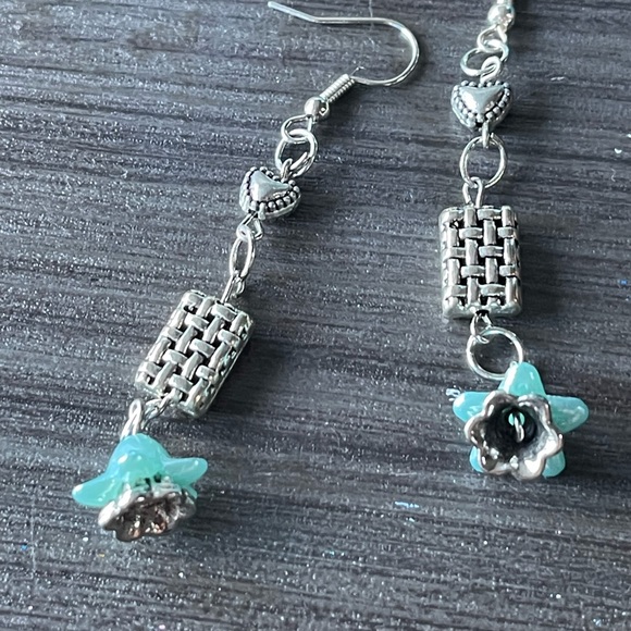 Blue and silver flower drop earrings - Picture 1 of 3